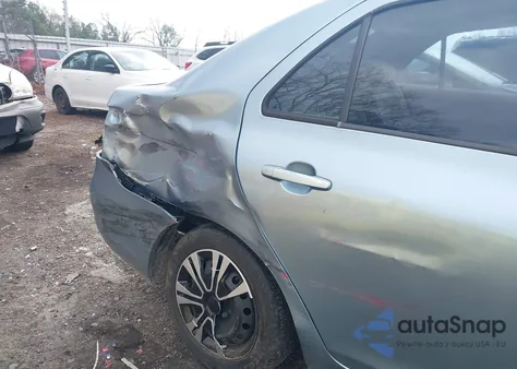 2010 Toyota Yaris z USA, uszkodzony, nr VIN JTDBT4K36A1378219